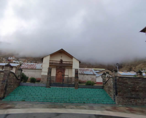Templo de San Bartolomé in Usicayos – Kolonialkirche im Hochland von Carabaya