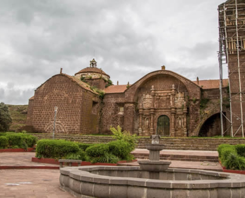 Templo de San Pedro y San Pablo in Zepita: Barocke Mestizenkirche im Altiplano