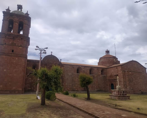 Templo de Santiago Apóstol / Nuestra Señora del Rosario in Pomata