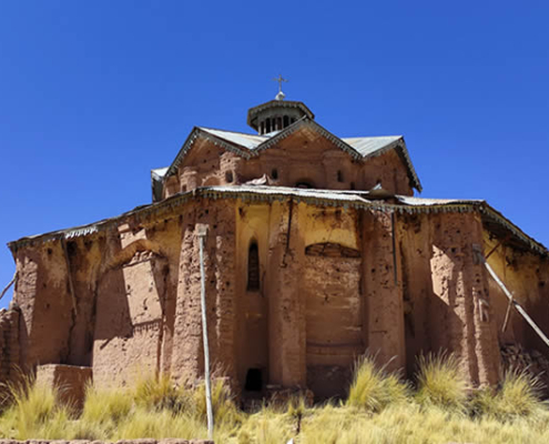 Templo de Tintiri – geheimnisvoller Lehmbau im Altiplano von Azángaro